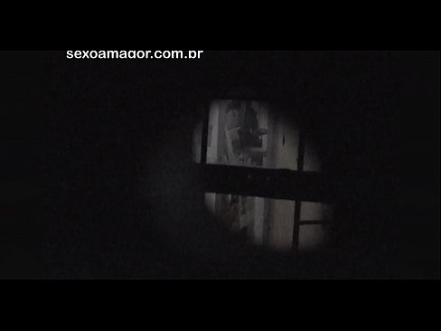 ❤️ Блондинку тайно снимает на видео соседский вуайерист, спрятанный за полыми кирпичами ☑ Секс ролики у нас ❌❤
