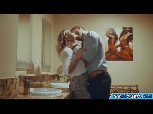 ❤️ когда грудастая блондинка соблазняет тебя в общественном туалете ☑ Секс ролики у нас ❌❤